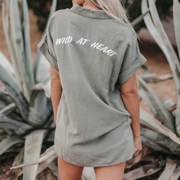 Wild At Heart Linen Button Down Top - Picture 2 of 8